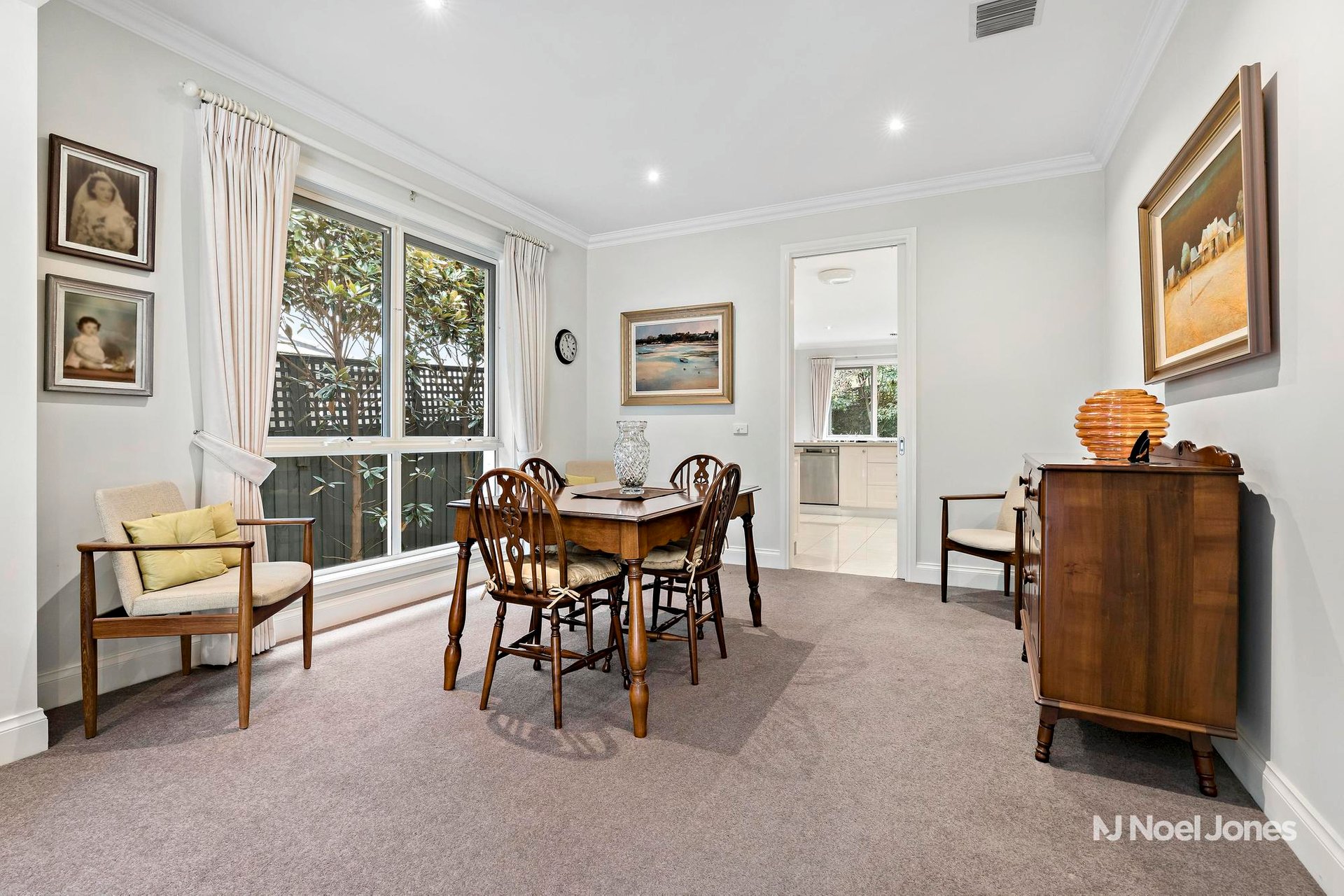 4/4A Collins Court, Balwyn image 4