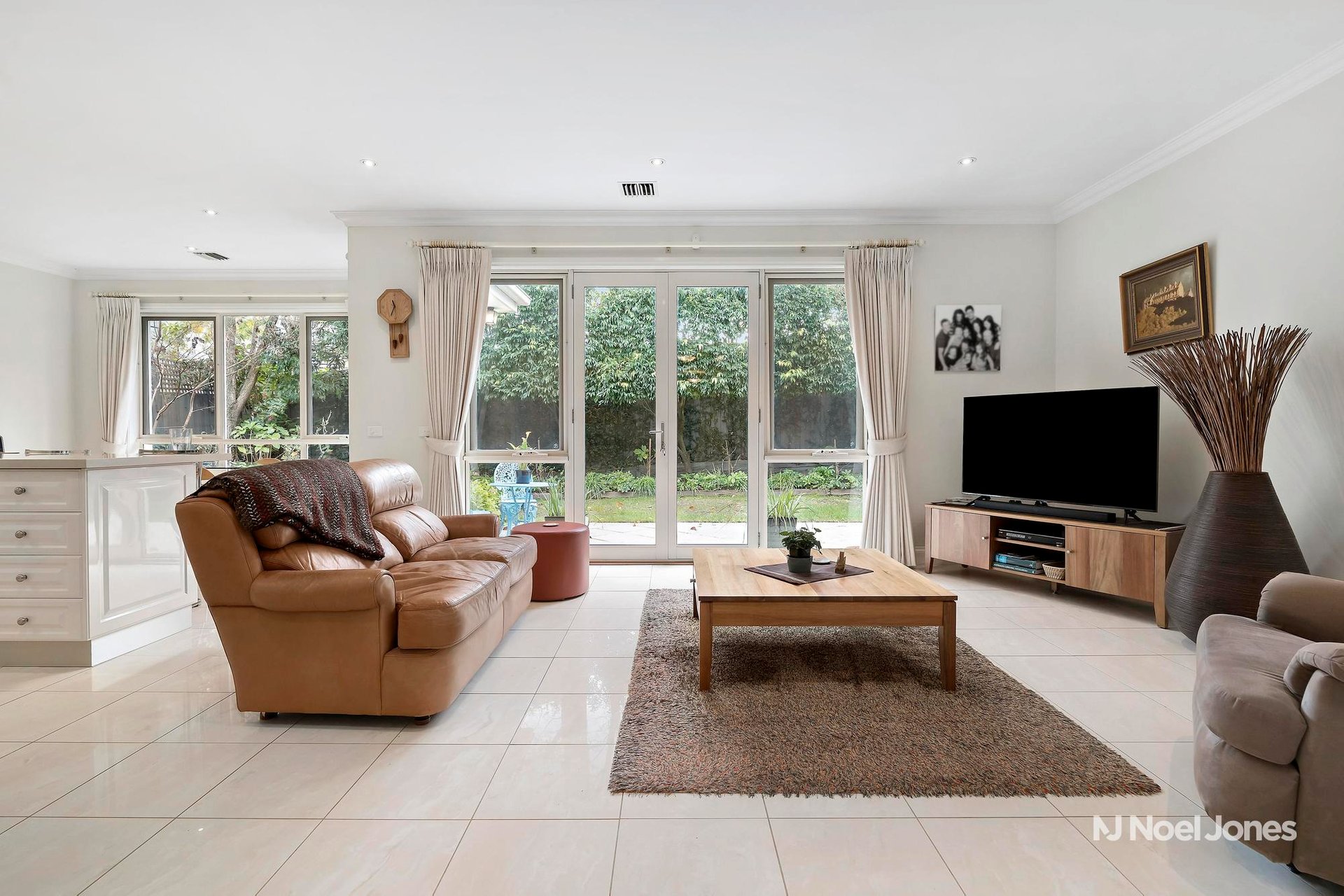 4/4A Collins Court, Balwyn image 8