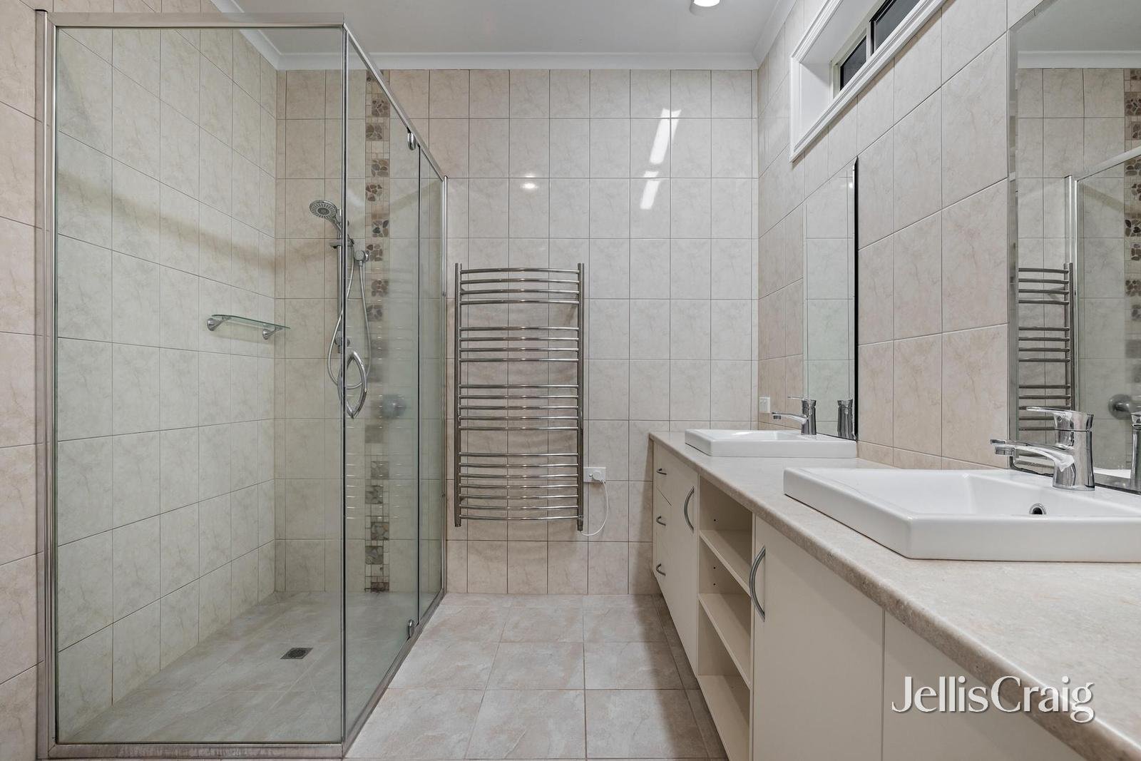 45-49 Moore Avenue, Montrose image 6