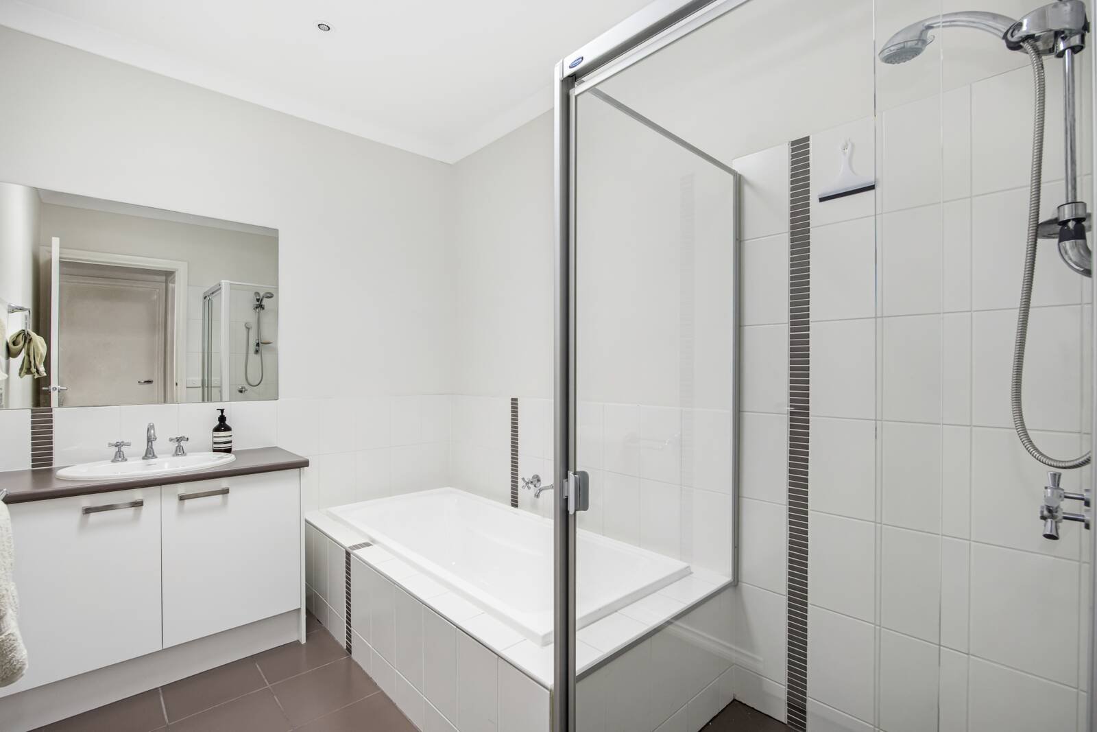 Property Gallery Thumbnail 11