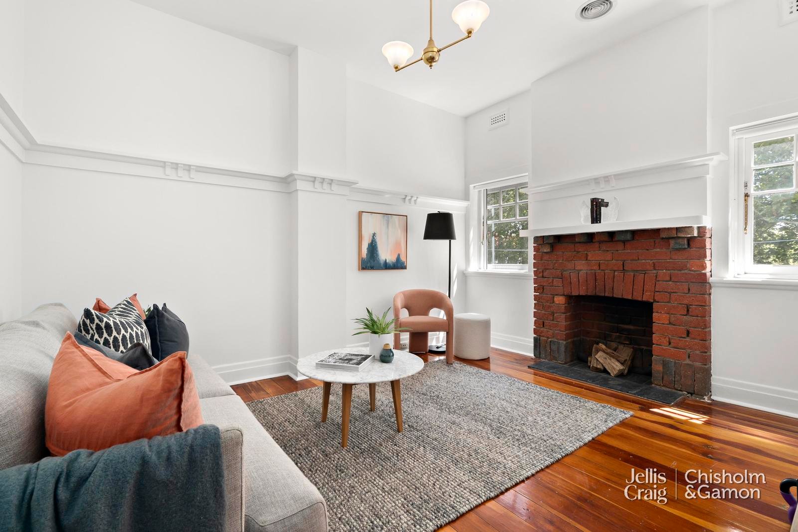 4/5 Beach Avenue, Elwood image 1