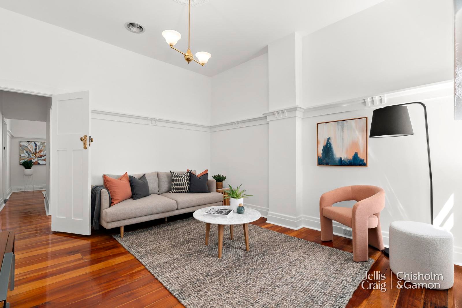 4/5 Beach Avenue, Elwood image 2