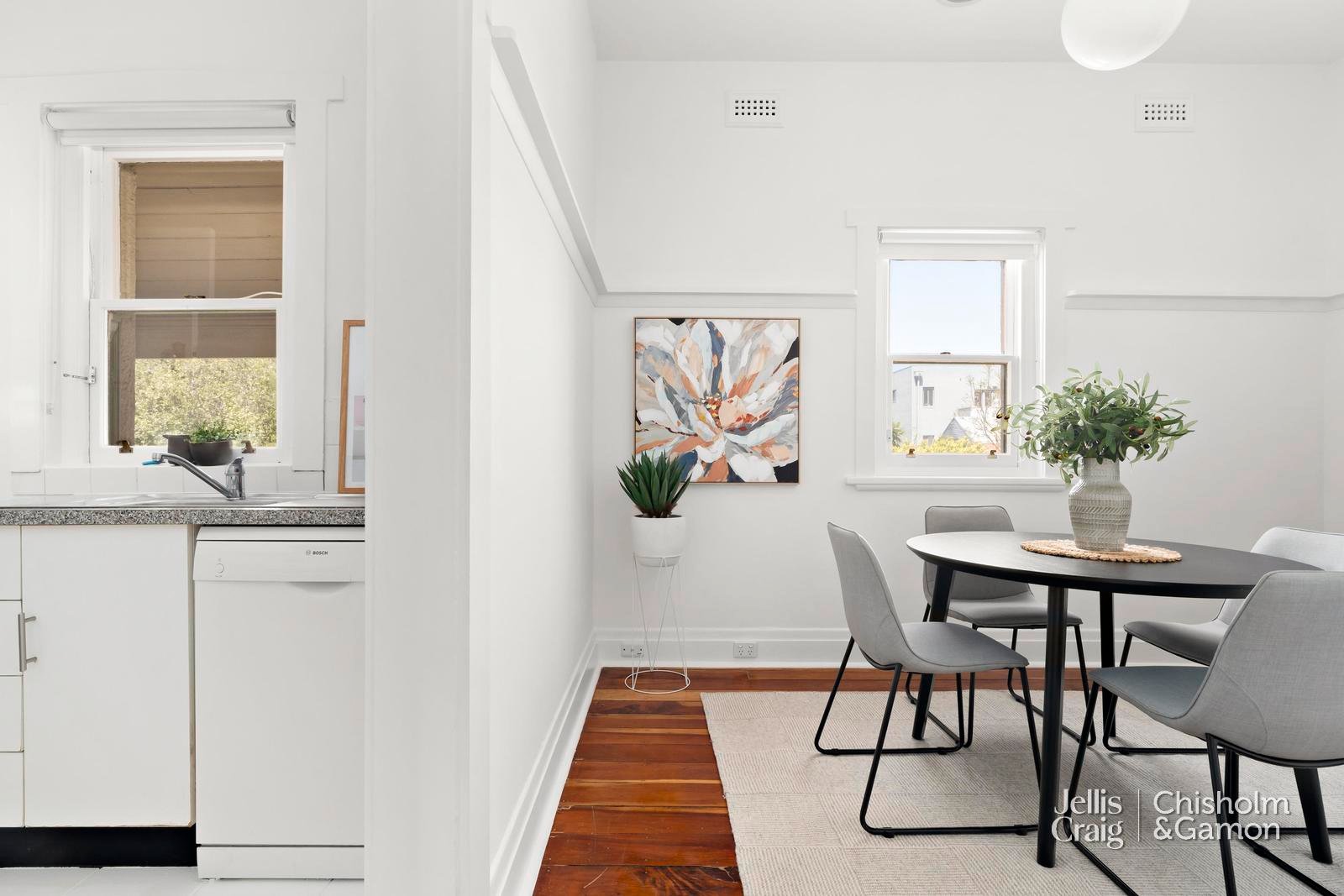 4/5 Beach Avenue, Elwood image 5