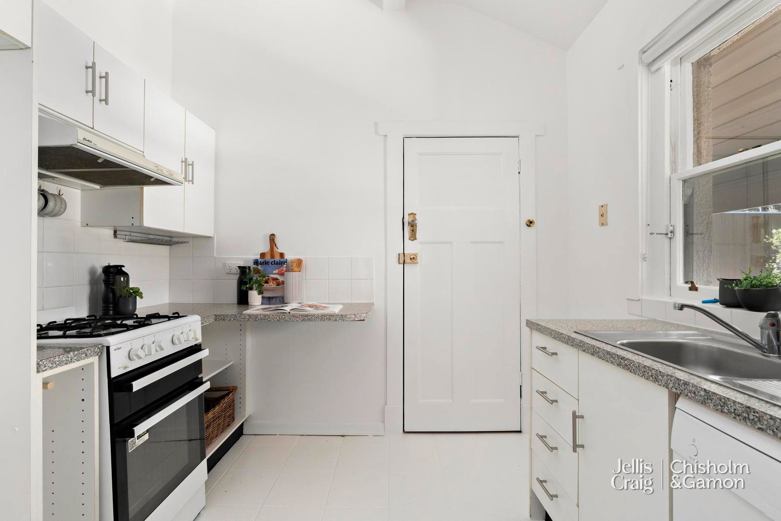 4/5 Beach Avenue, Elwood image 7