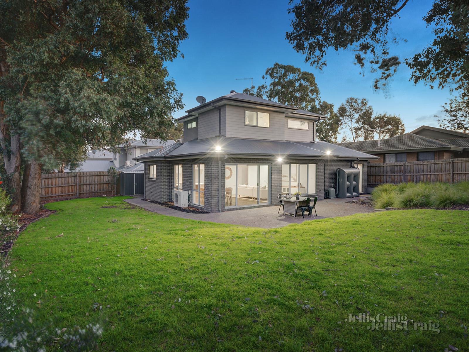 4/5 Campbell Road, Briar Hill image 3