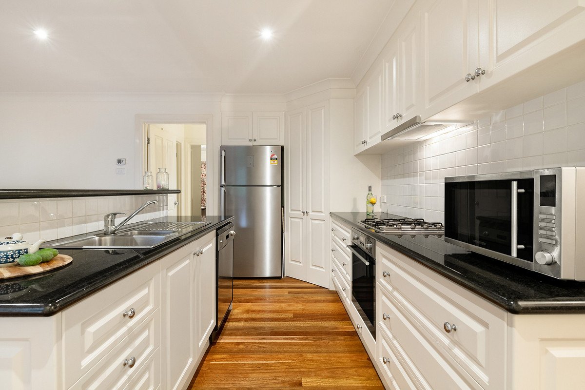 4/5 Caravan Street, Balwyn image 3