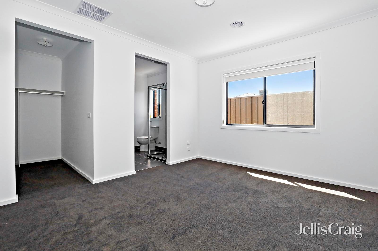45 Cormorant Grange, Winter&nbsp;Valley image 3