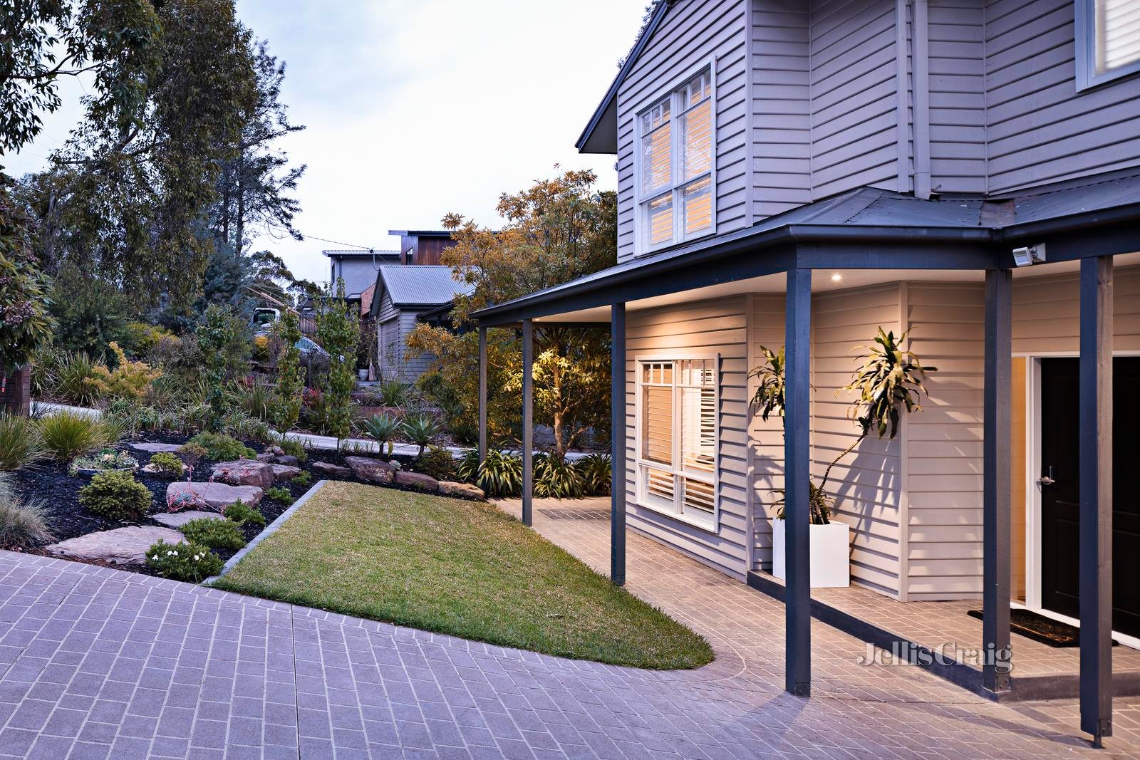 4/5 Doon Court, Briar Hill image 3
