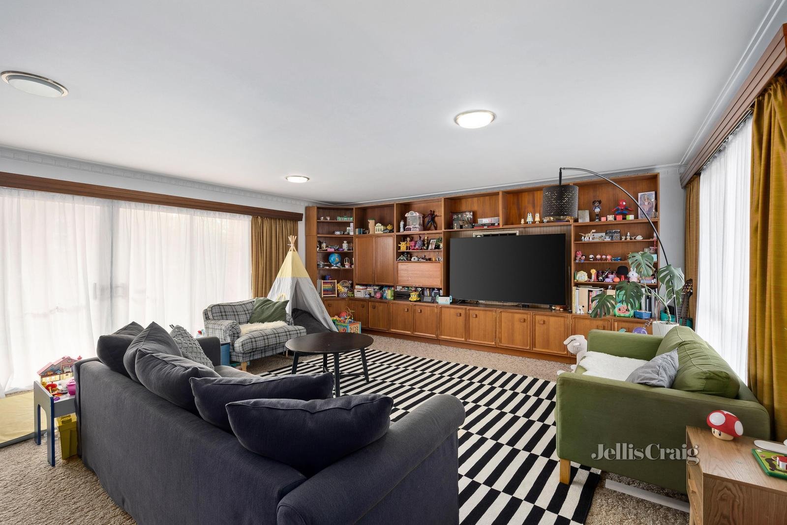 45 Essex Road, Mount Waverley image 2