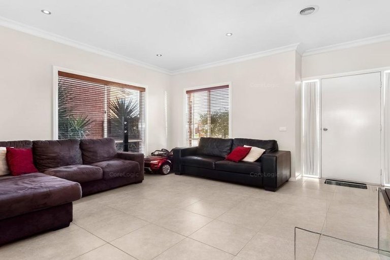 4/5 Hosken Street, Altona Meadows image 2