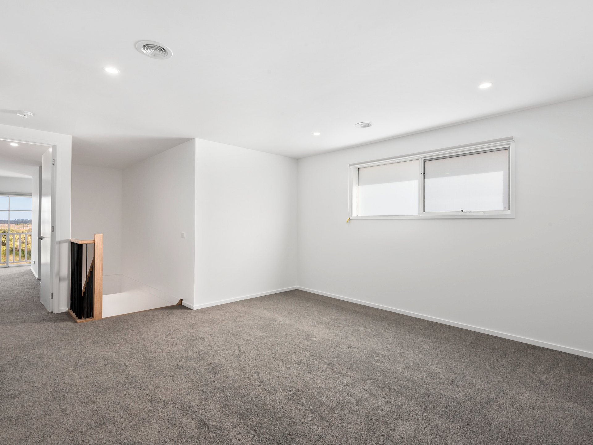 Property Gallery Thumbnail 8