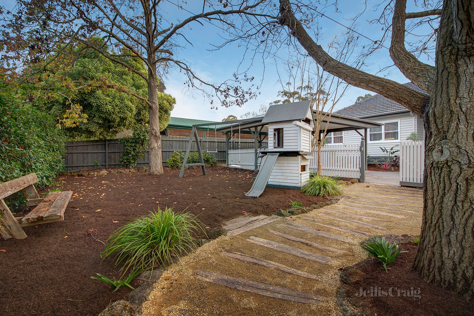 45 Lyons Road, Croydon North image 3