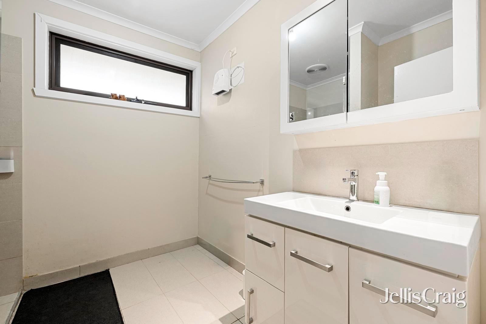 45 Margate Crescent, Glen&nbsp;Waverley image 5