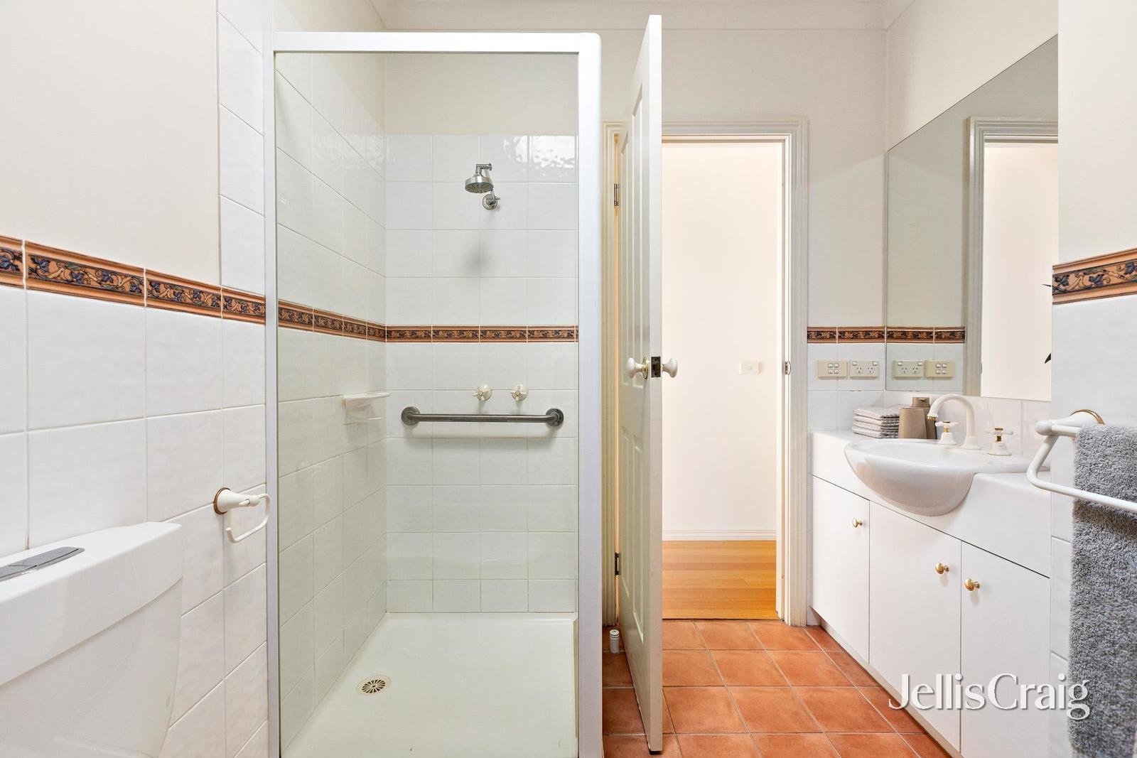 4/5 Potts Street, Parkdale image 12