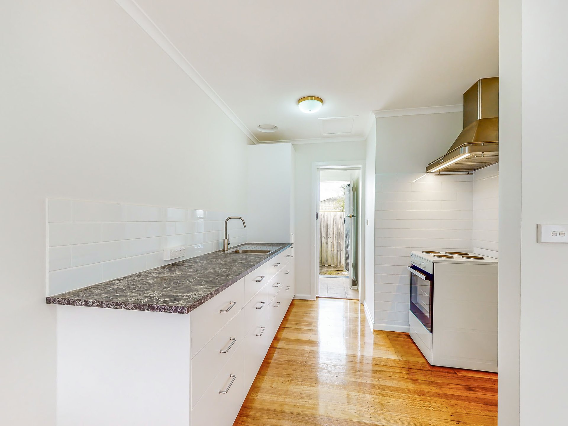 4/50 Lower Dandenong Road, Mentone image 4