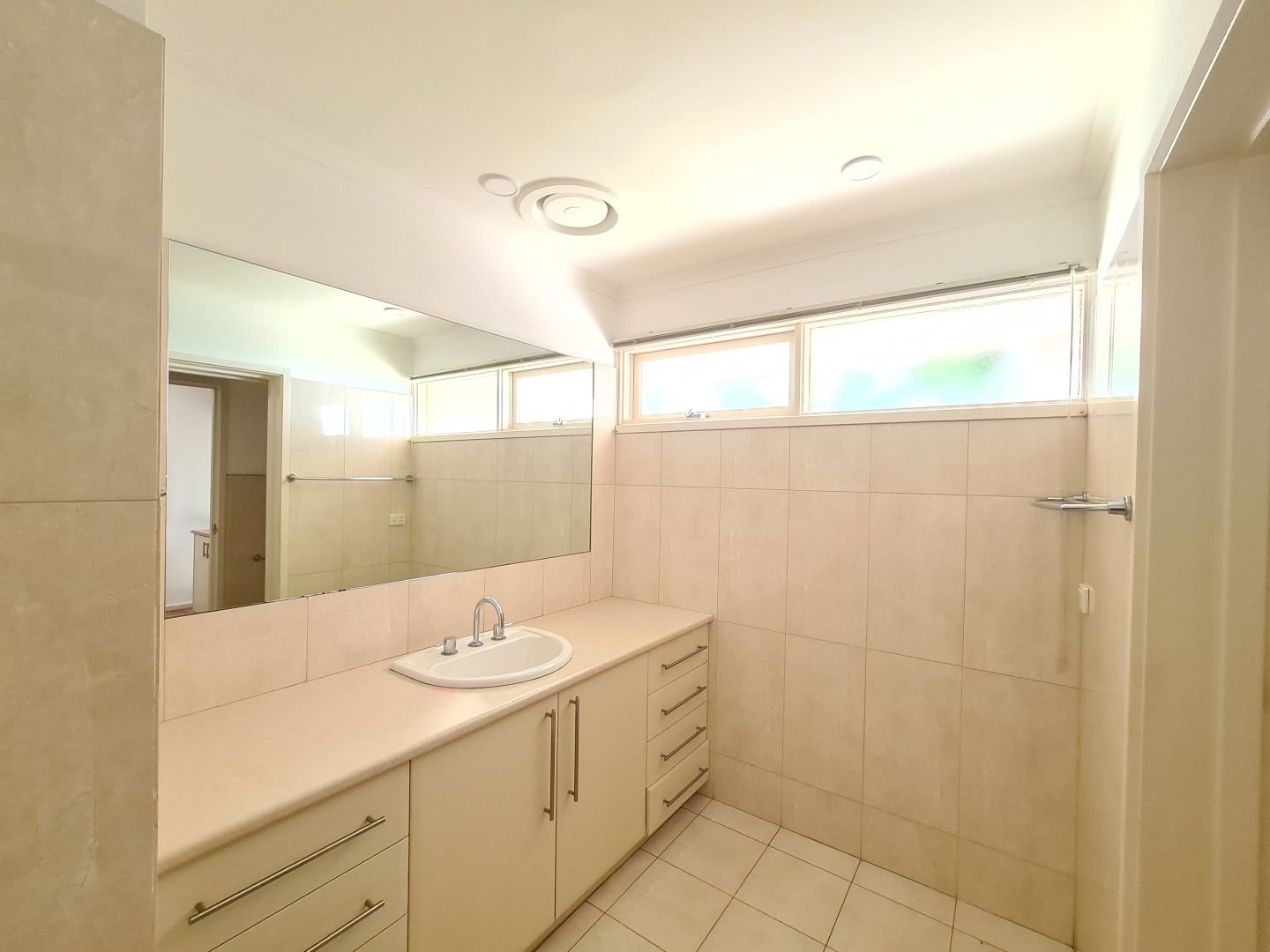 Property Gallery Thumbnail 3