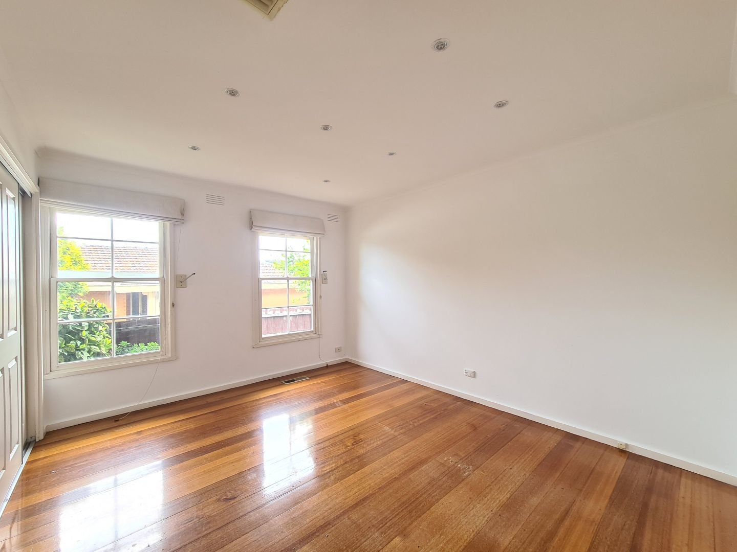 Property Gallery Thumbnail 6