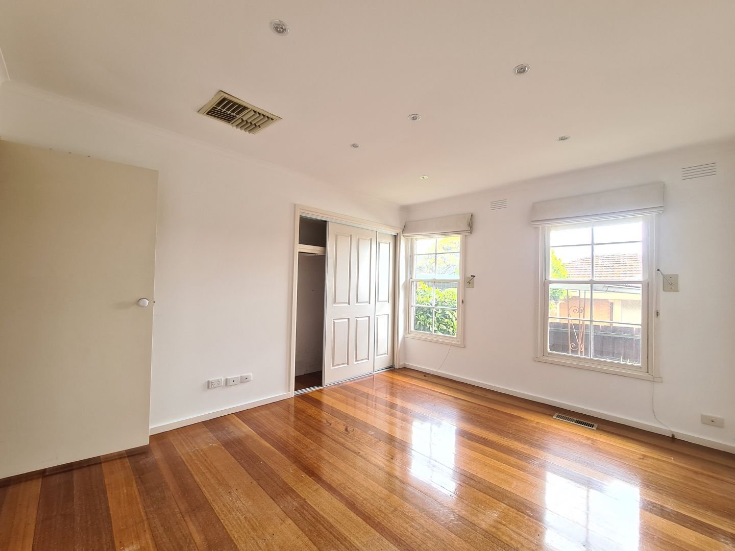 Property Gallery Thumbnail 5