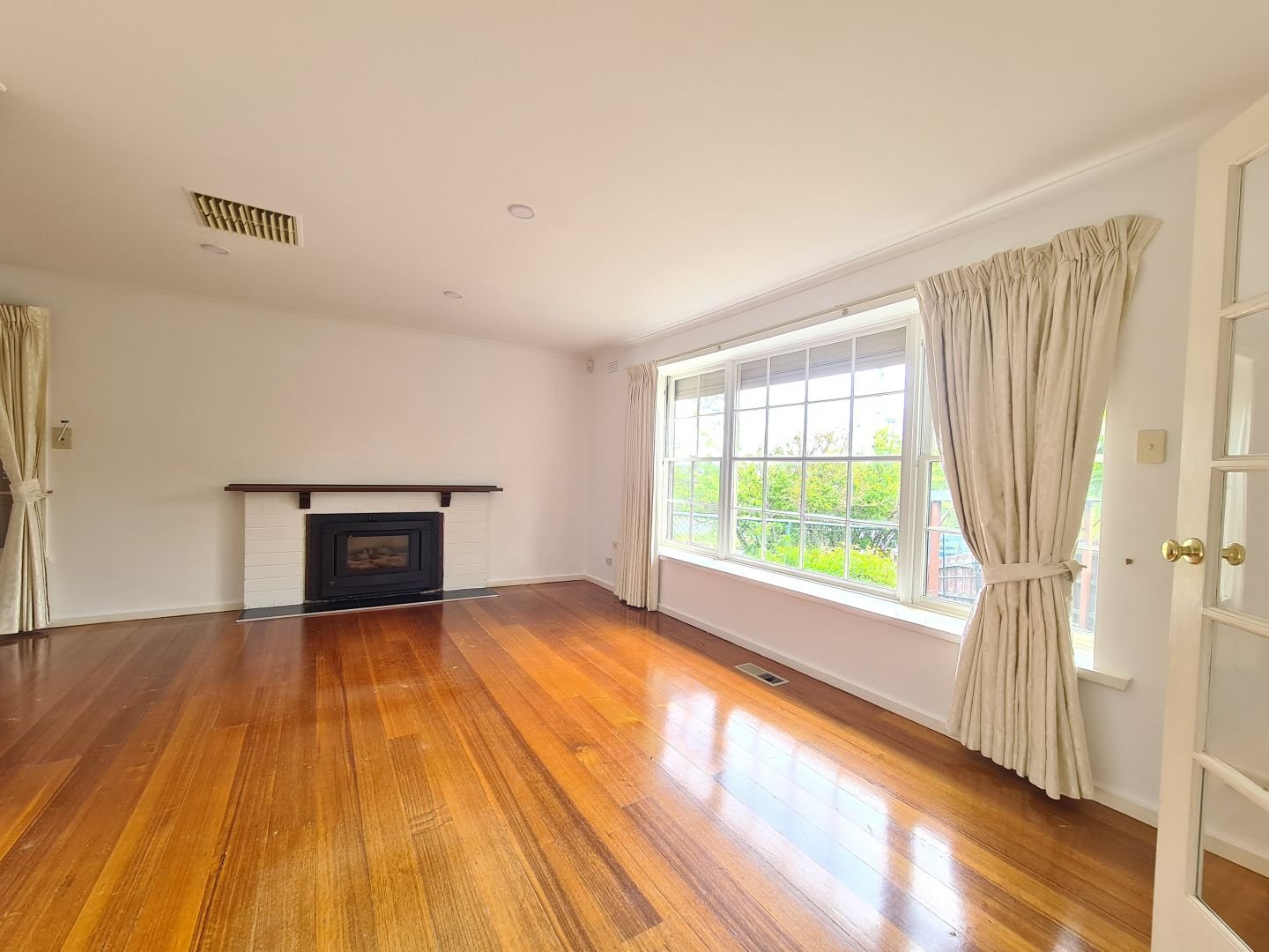 Property Gallery Thumbnail 4
