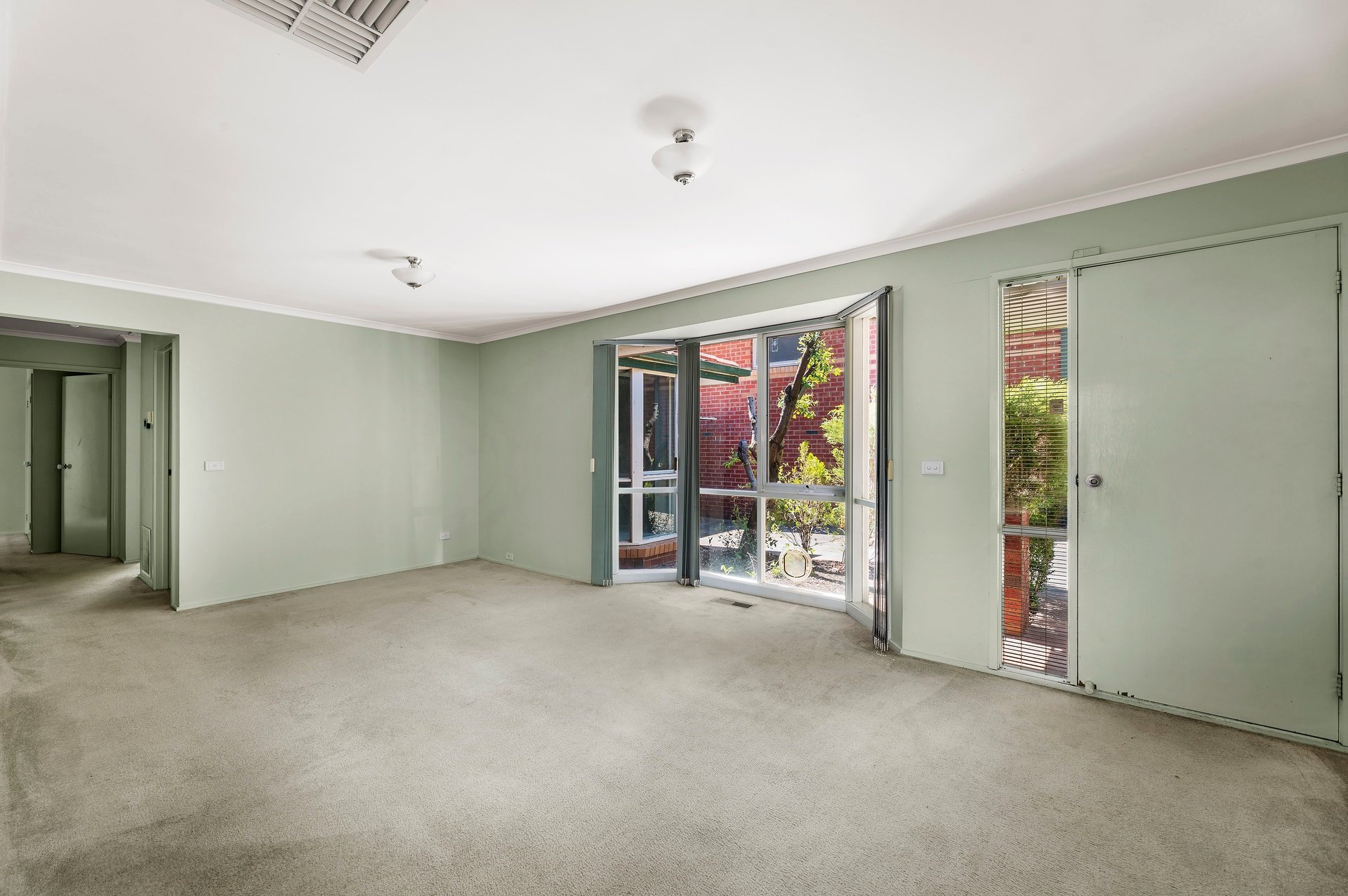 4/52 Bowen Road, Doncaster East image 2