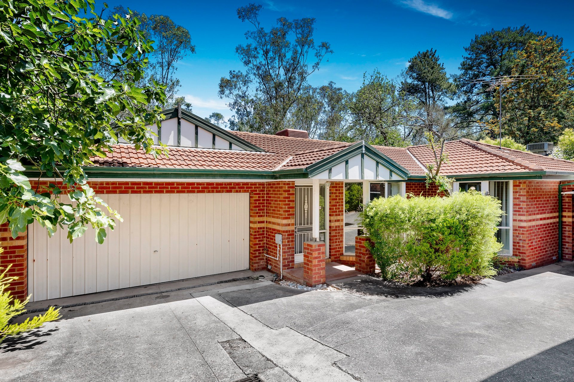 4/52 Bowen Road, Doncaster East image 1