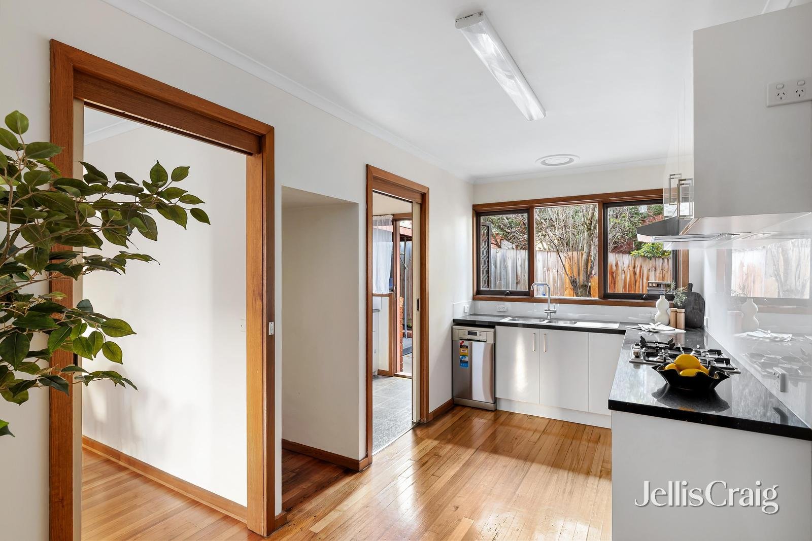 4/54 Banksia Street, Heidelberg image 2