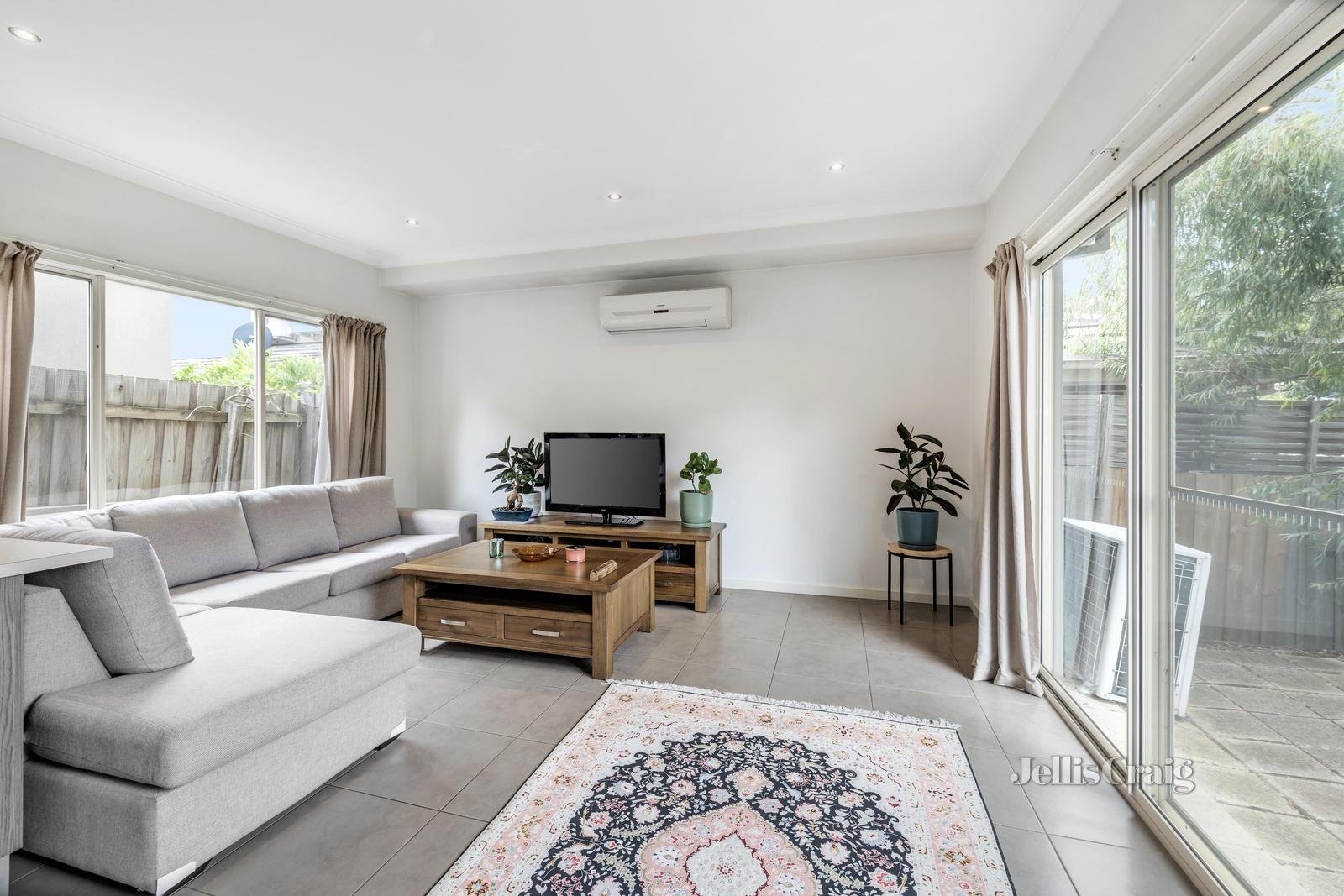 4/55 Lorimer Street, Greensborough image 1