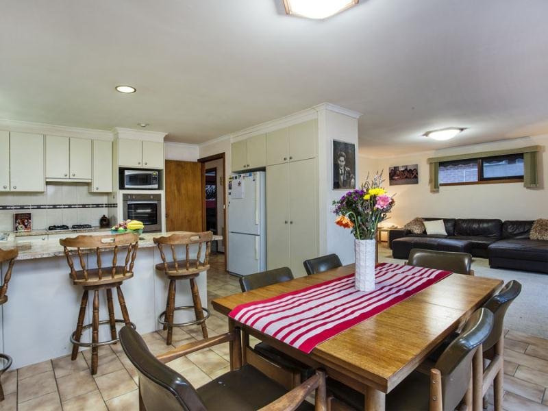 4/58 Willonga Street, Strathmore image 5