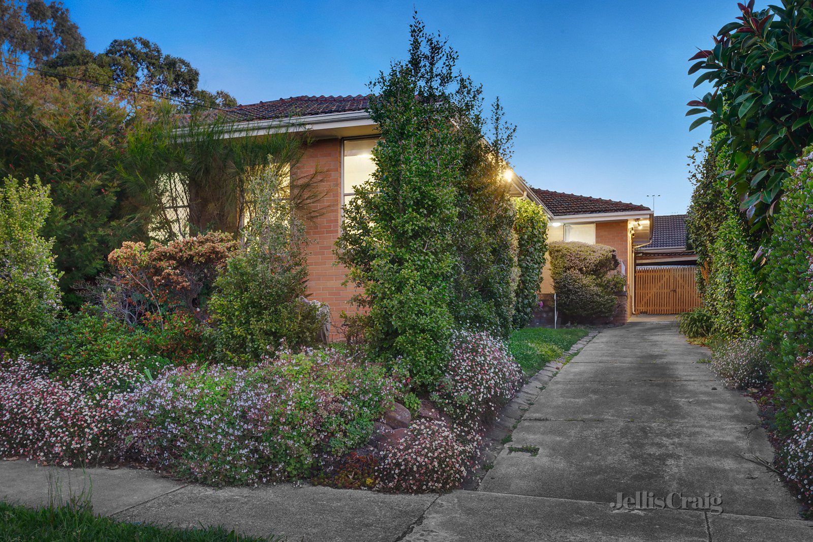 45A Strabane Avenue, Mont Albert North image 1