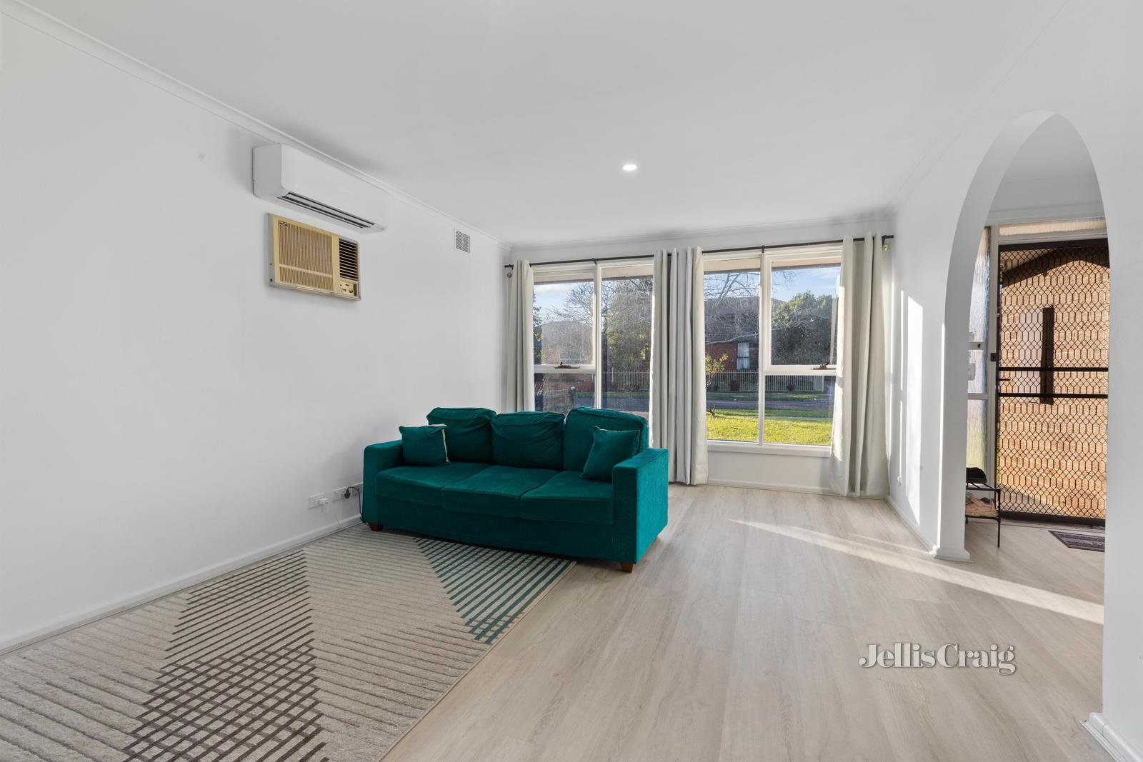 46 Cappella Court, Glen Waverley image 2