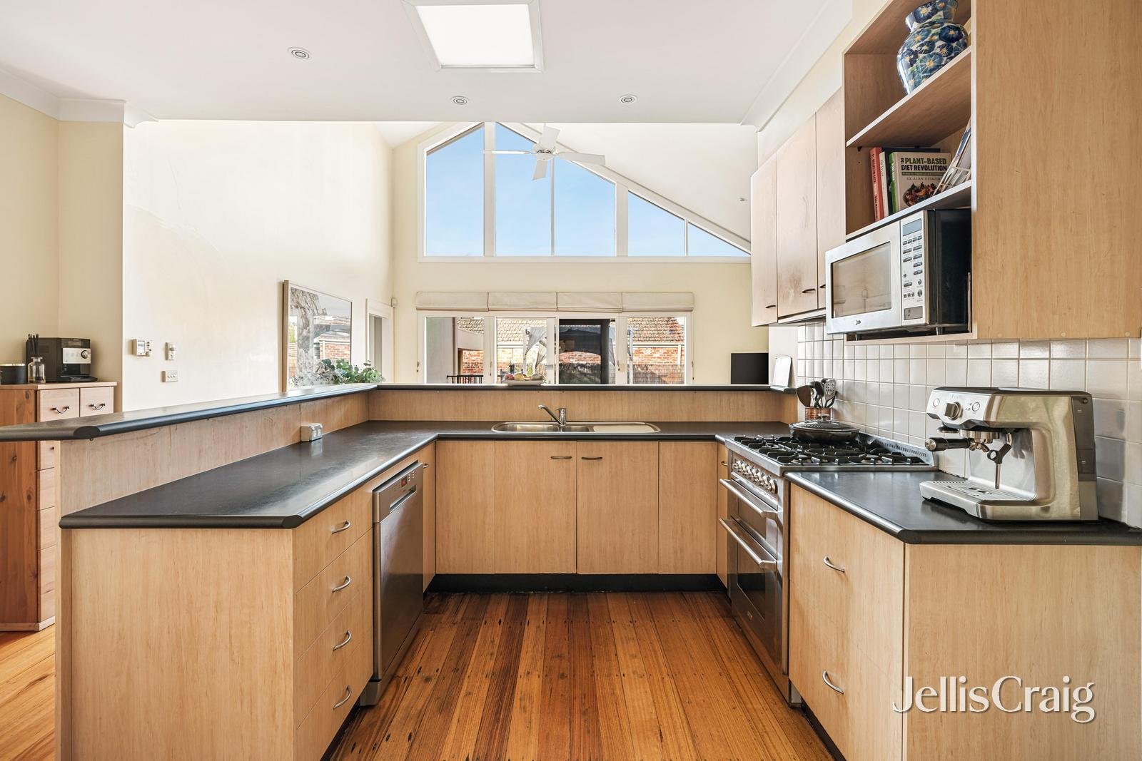46 Charman Road, Mentone image 3