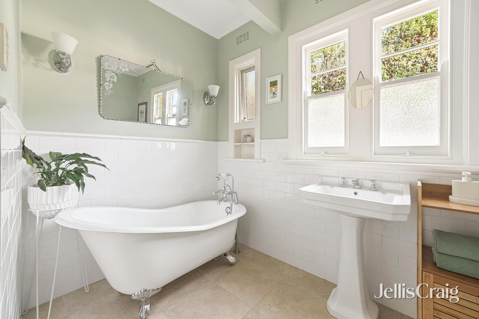 46 Charman Road, Mentone image 8
