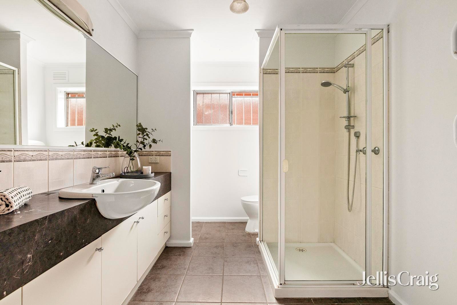 4/6 Edward Street, Essendon image 8