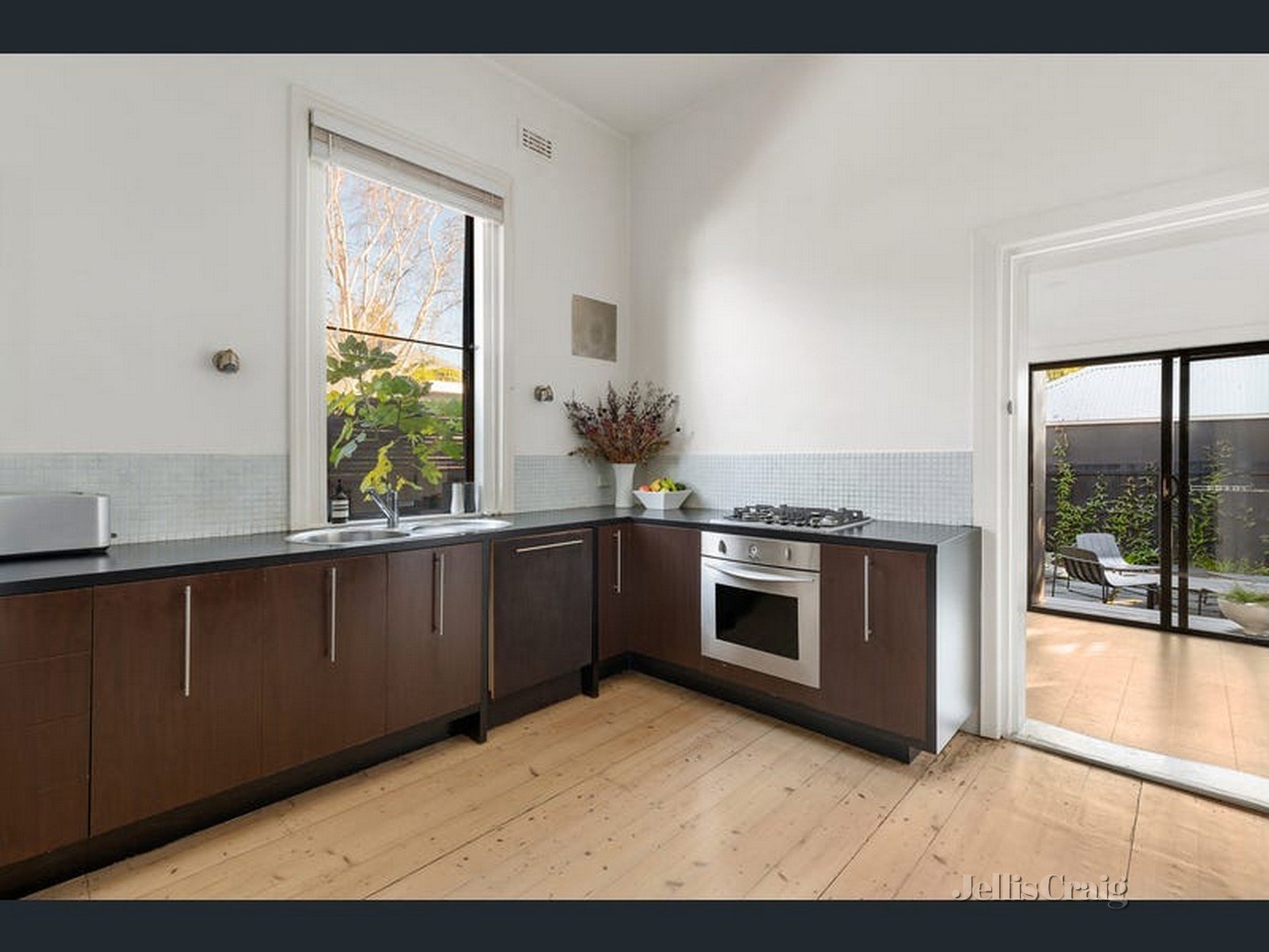 46 Highbury Grove, Prahran image 4