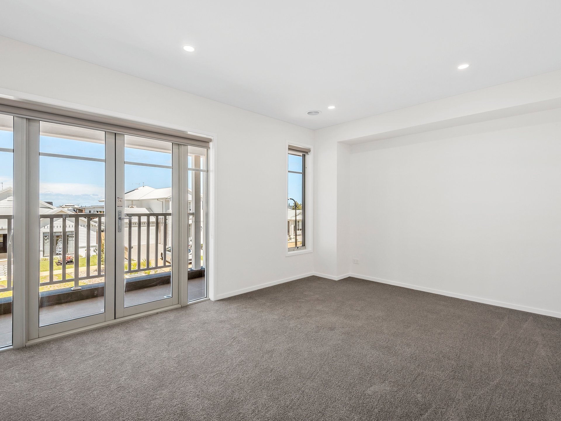 Property Gallery Thumbnail 6