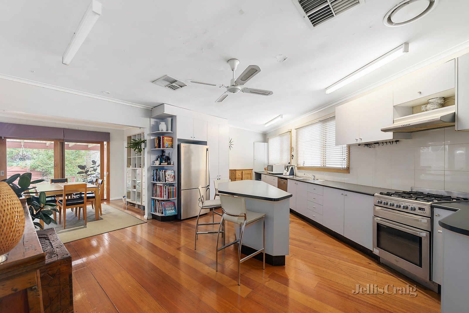 46 Millicent Avenue, Bulleen image 3