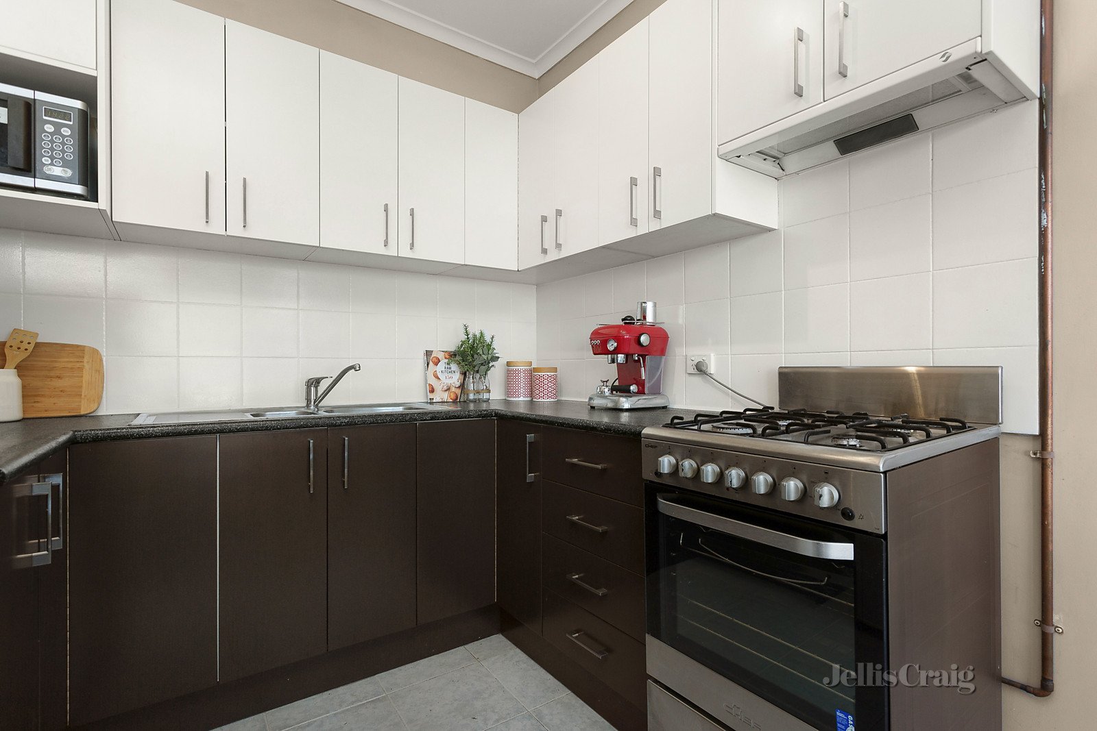4/6 Ormond Road, Ascot Vale image 3