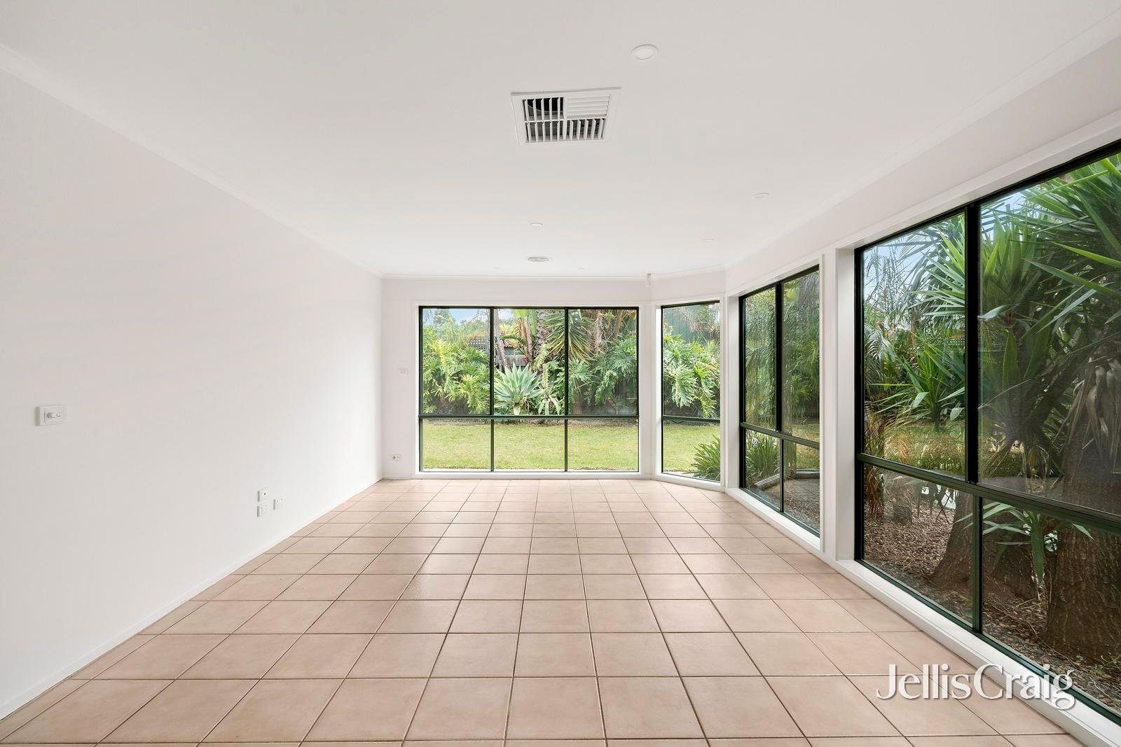 46 Panorama Drive, Hillside image 2