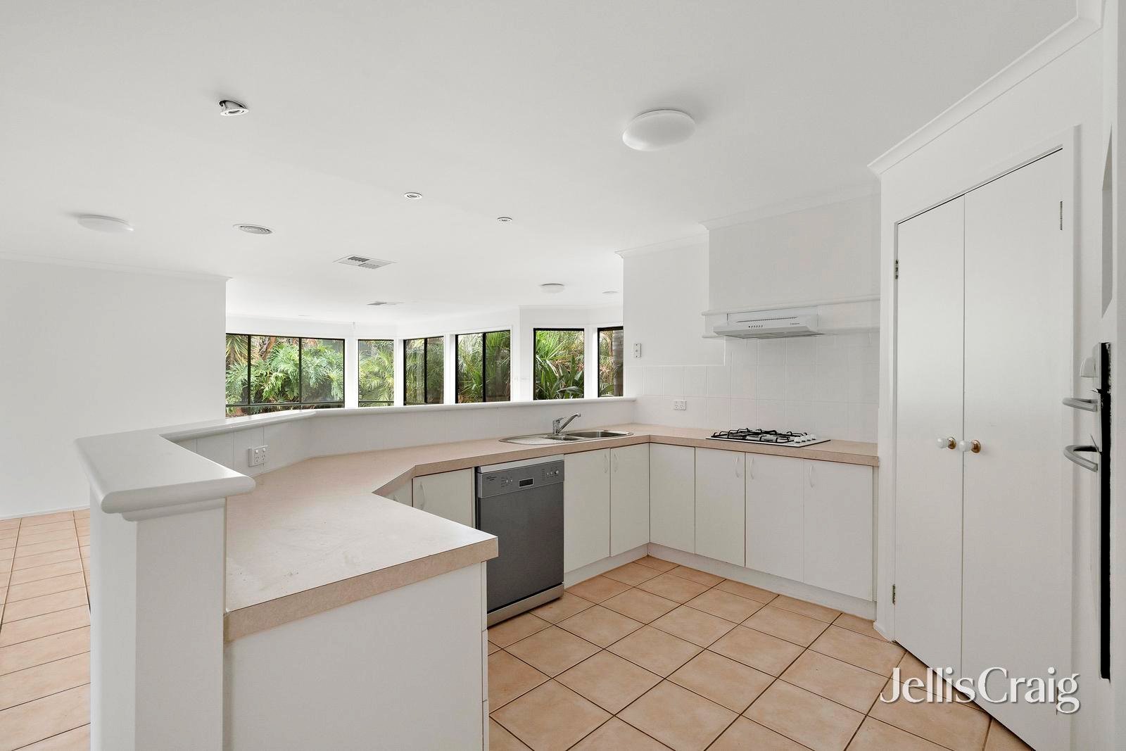 46 Panorama Drive, Hillside image 4