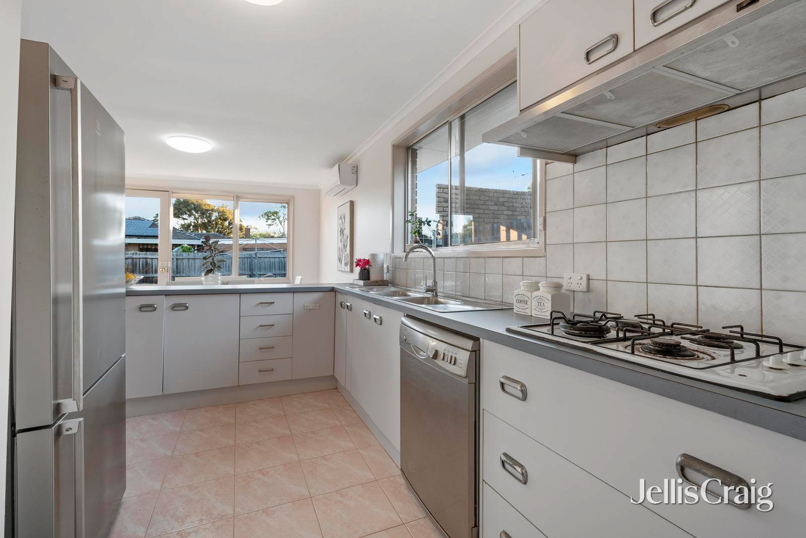 46 Walker Road, Mount Waverley image 4