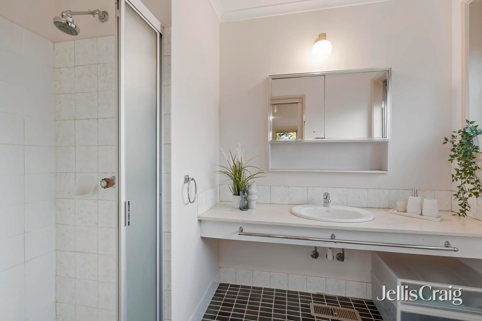 46 Walker Road, Mount Waverley image 8