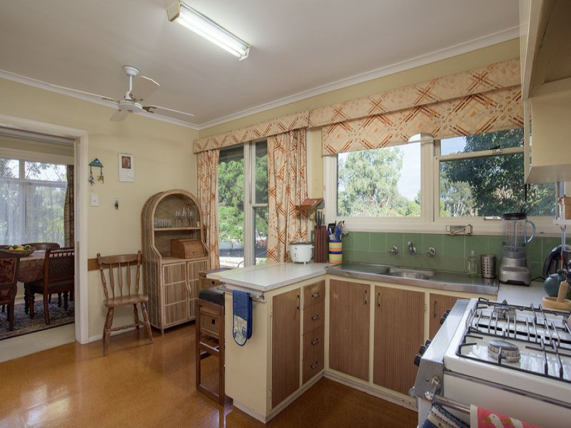 46 Winyard Drive, Mooroolbark image 7