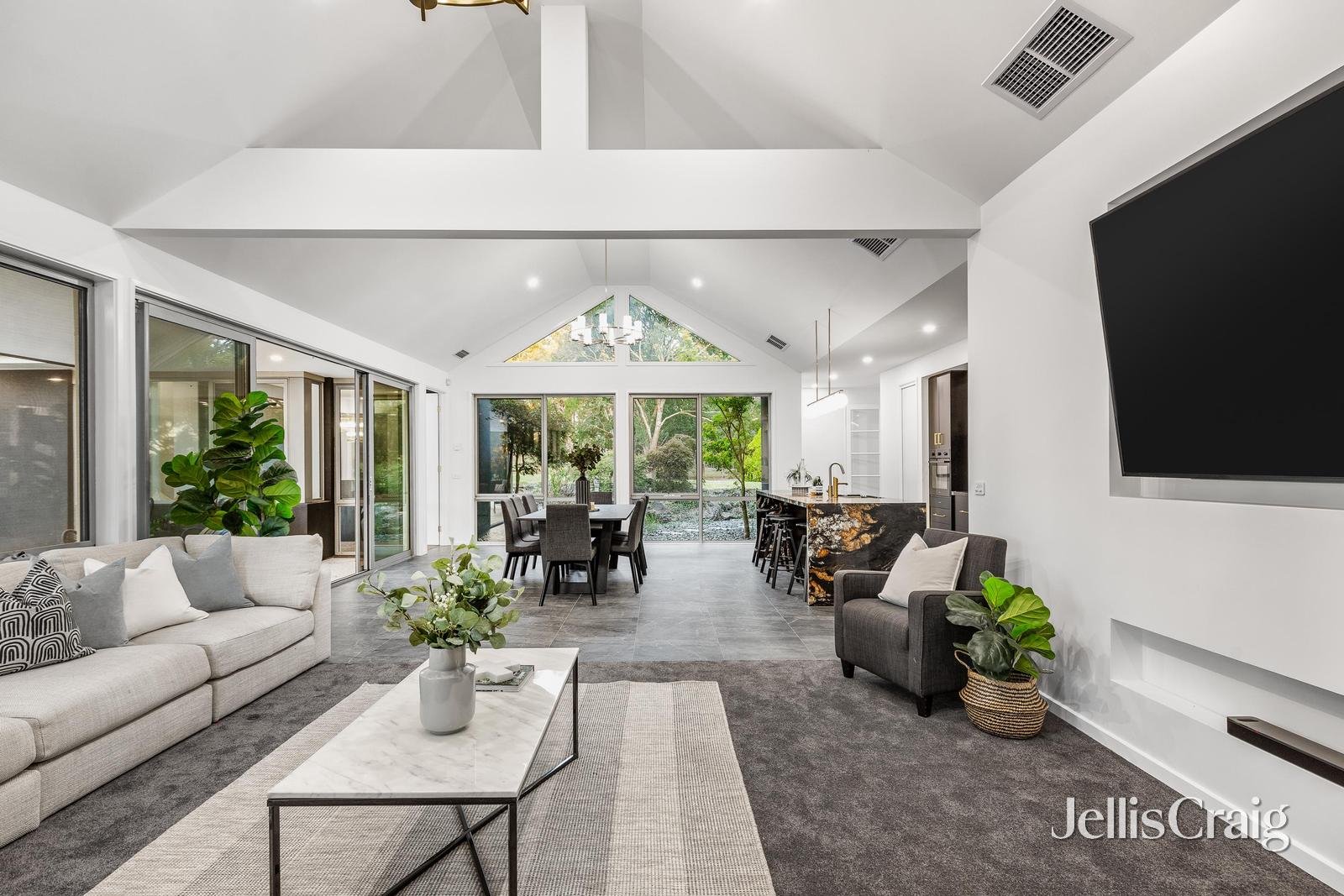 460 Lusatia Park Road, Hoddles Creek image 2