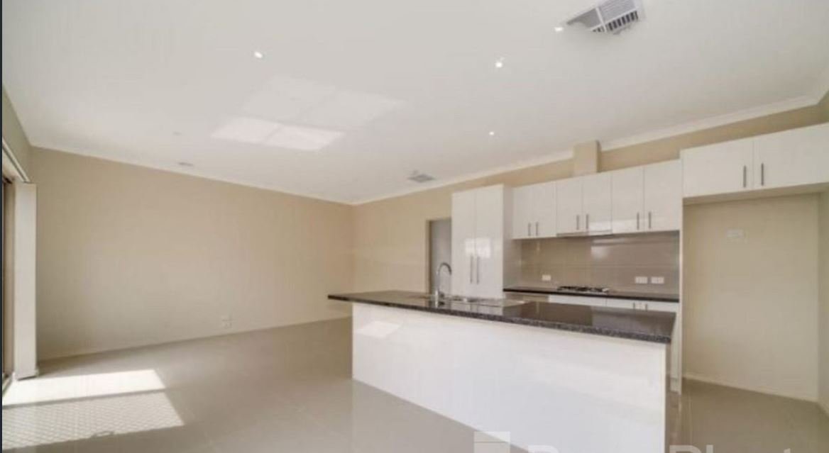 4/64 Ahern Road, Pakenham image 2