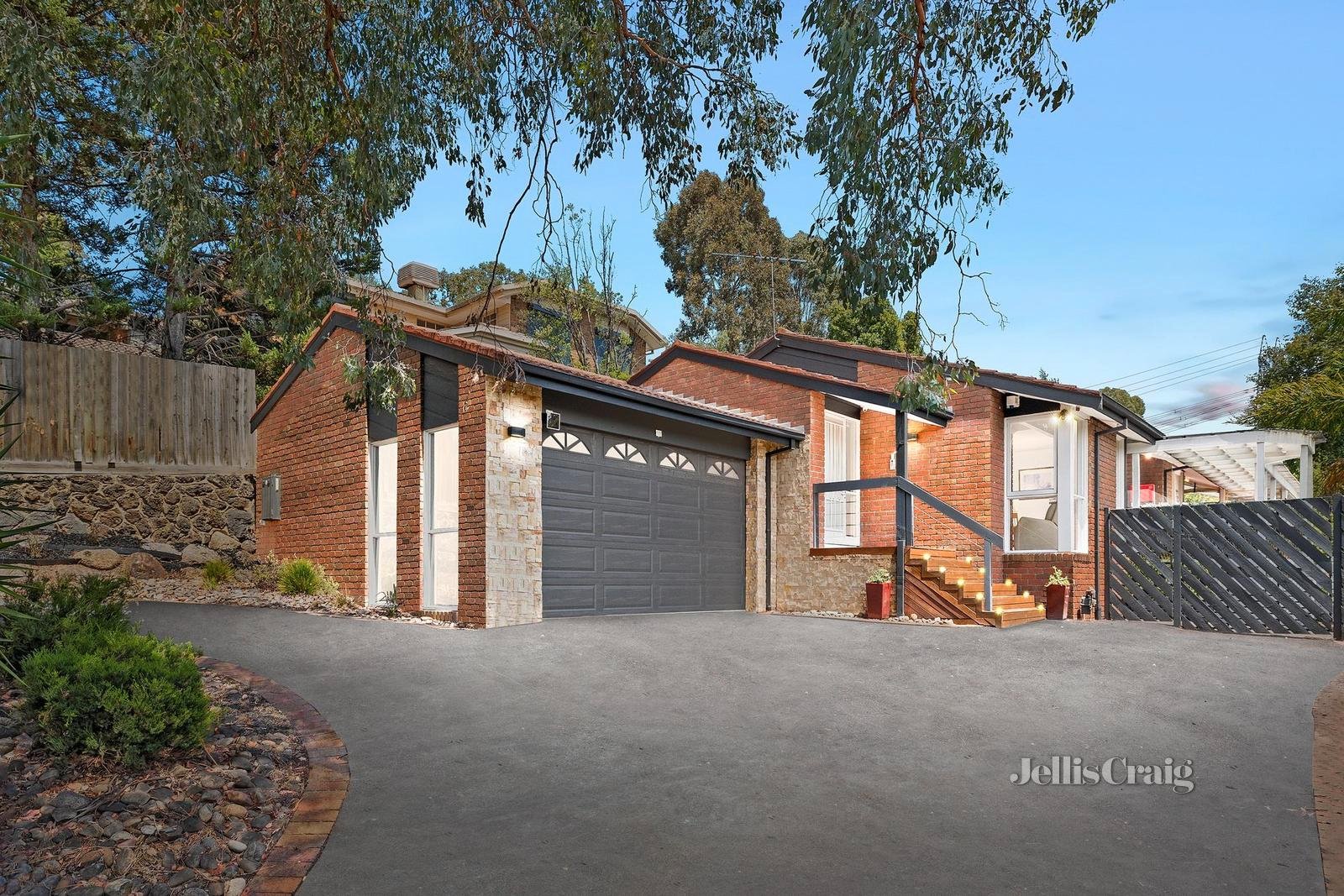 467 Reynolds Road, Eltham image 1