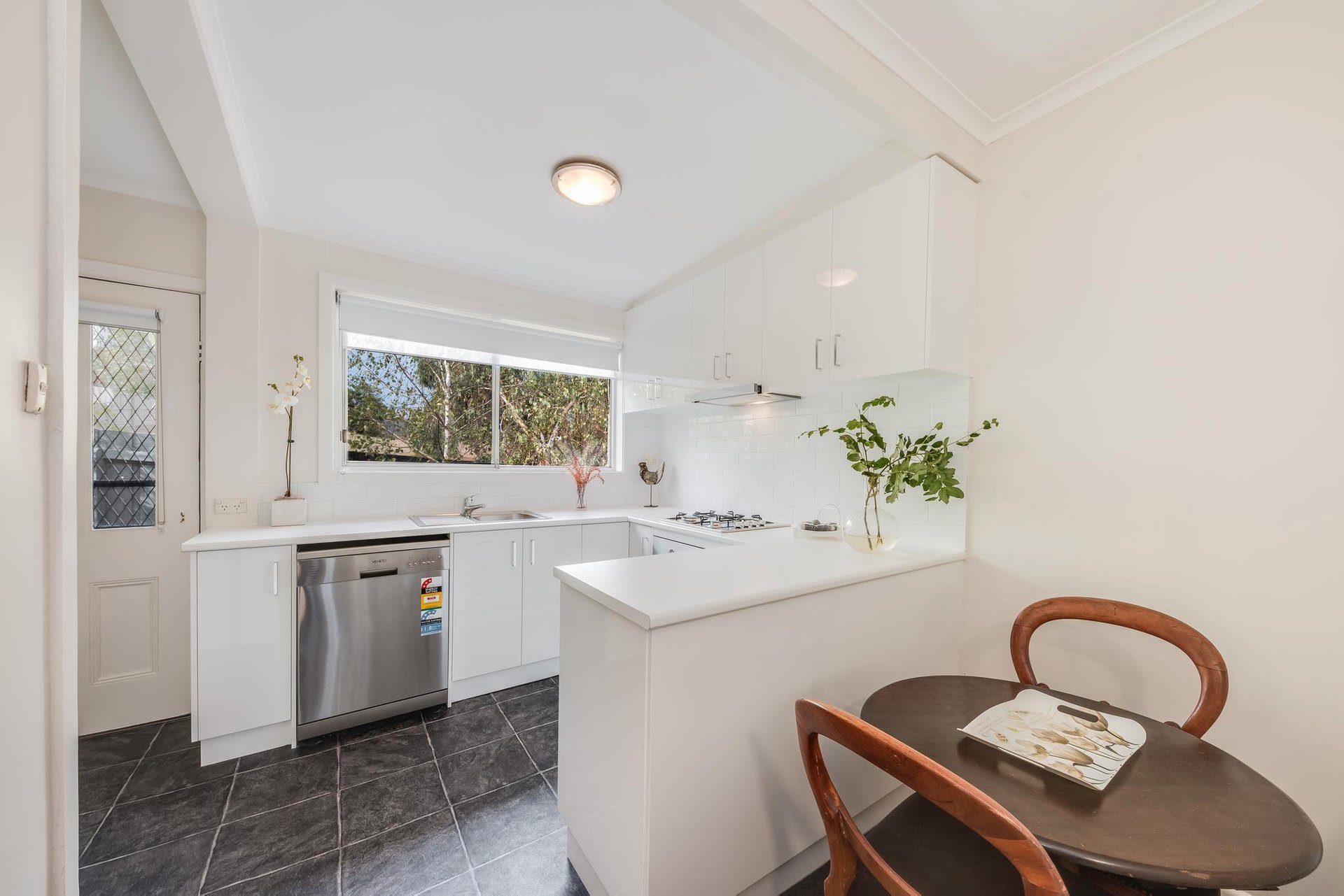 4/69A Camden Road, Newtown image 3