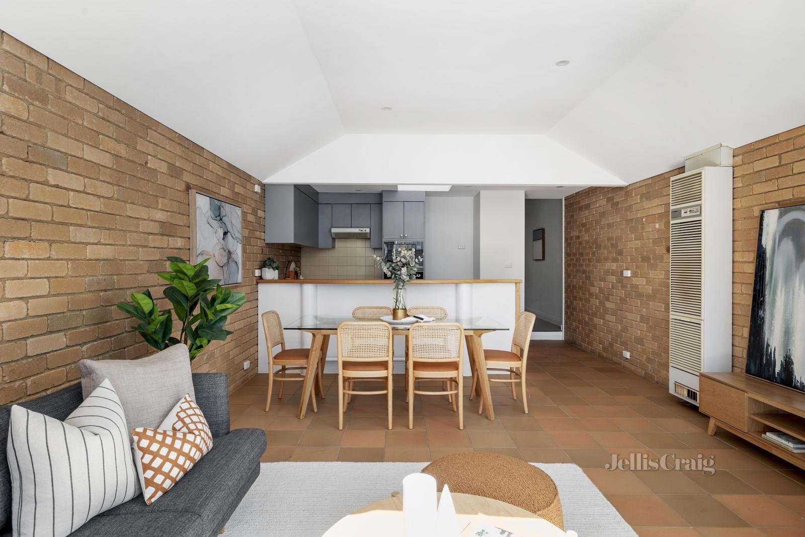 47 Barrett Street, Albert Park image 4
