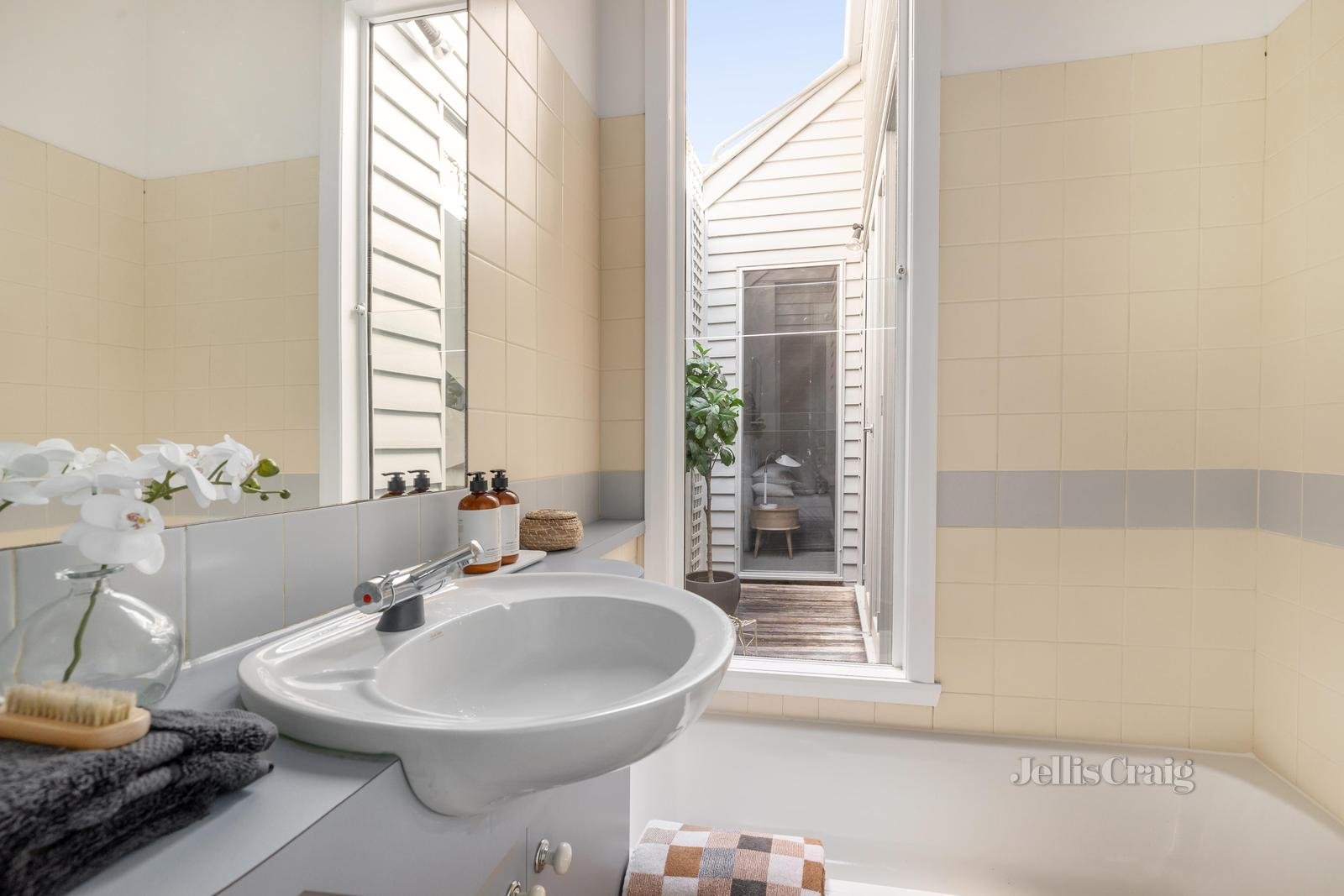 47 Barrett Street, Albert Park image 8