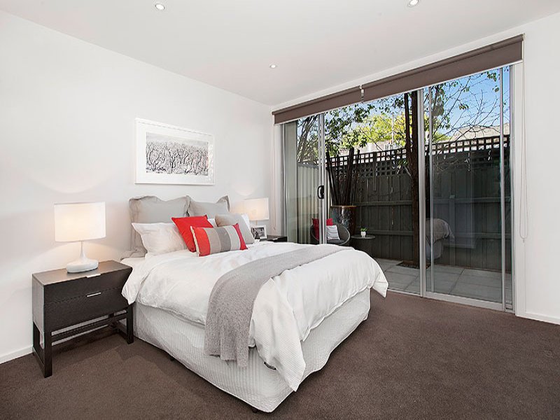 4/7 Beach Avenue, Elwood image 4