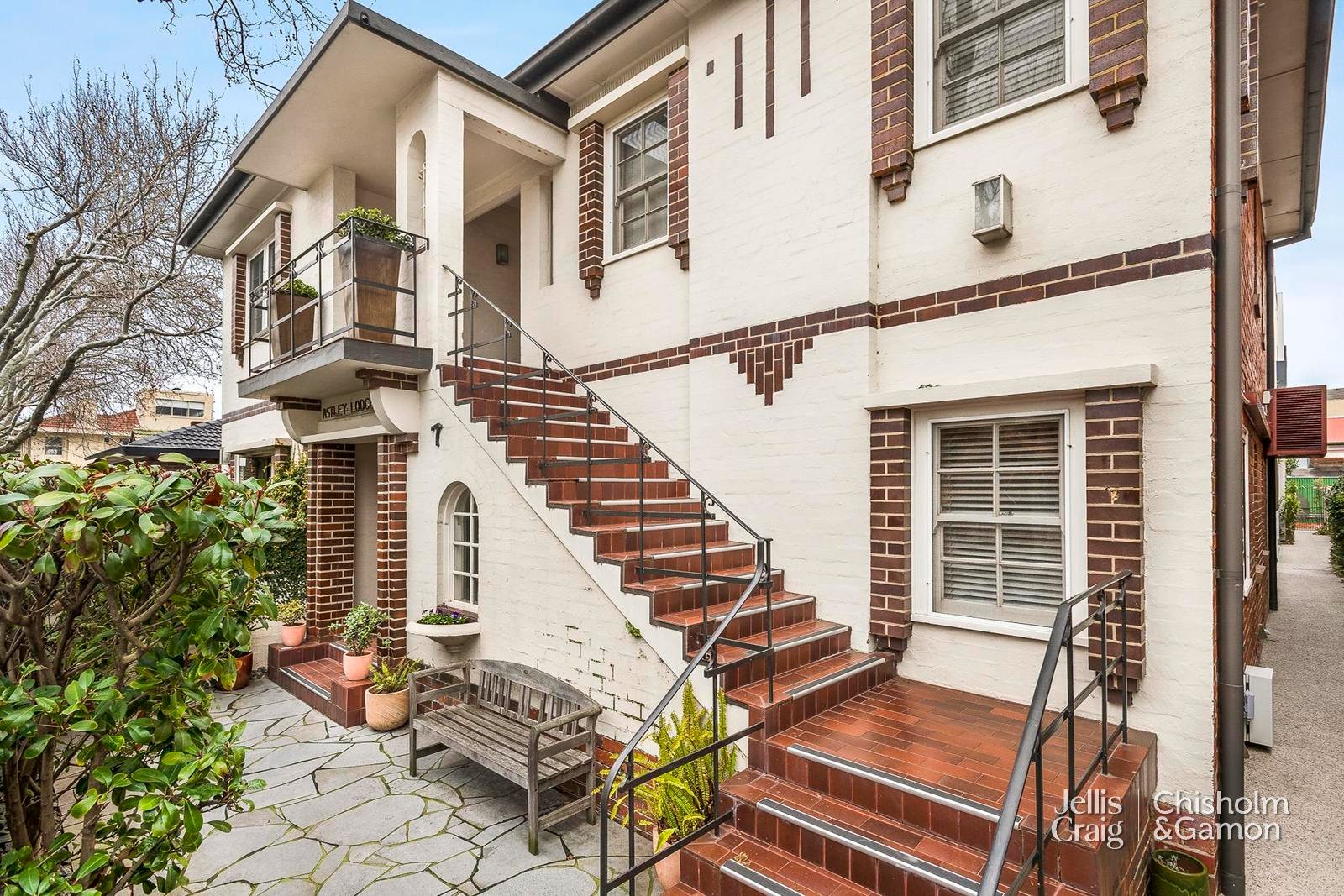 4/7 Bluff Avenue, Elwood image 1